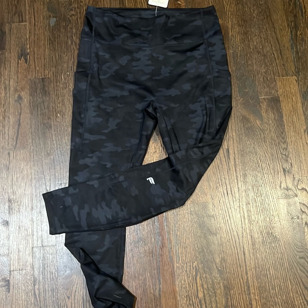 Fabletic never worn ankle length yoga pants